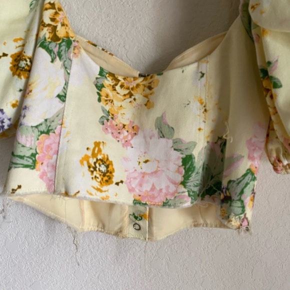 For Love & Lemon Chamomile Denim Floral Puff Sleeve Crop Buttercreme Top Size S - Picture 11 of 12